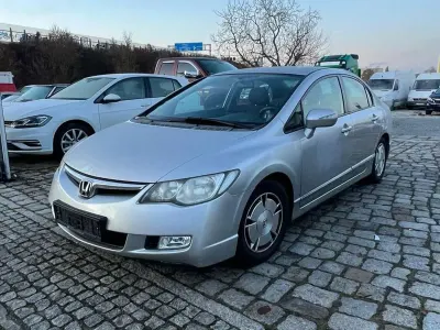 Käytetty Honda Civic 95 HP (69 kW) 2008 Hopea Sedan