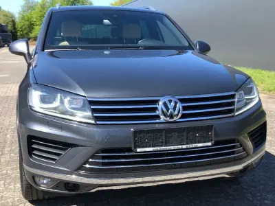 Second-hand VW Touareg Exclusive 262 CP (192 kW) 2015 Gri SUV