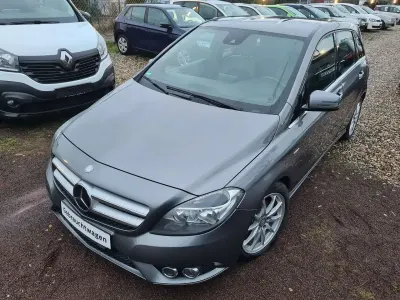 Gebraucht Mercedes B180 109 PS (80 kW) 2012 Mountaingrau  met. Kleinwagen