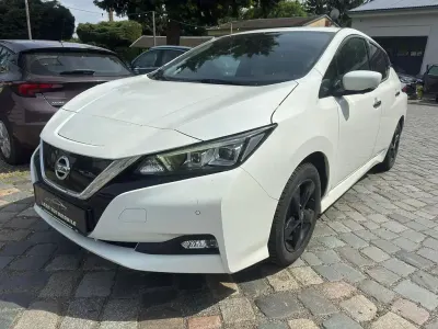 Gebraucht Nissan Leaf N-Connecta 110 kW (150 PS) 2020 Weiß Kleinwagen