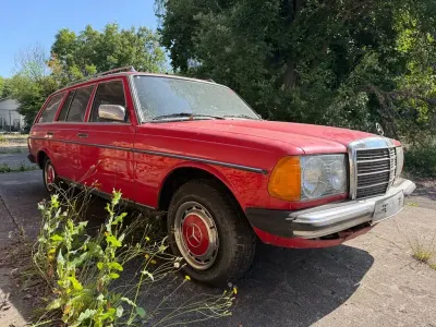 Gebraucht Mercedes 300 88 PS (64 kW) 1982 Rot Kombi