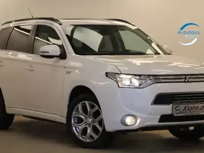 Używany Mitsubishi Outlander P-HEV Instyle 121 KM (88 kW) 2014 Biały SUV