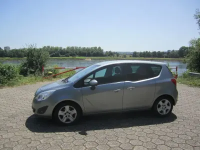 Gebraucht Opel Meriva Design Edition 120 PS (88 kW) 2011 Silber Van / Kleinbus