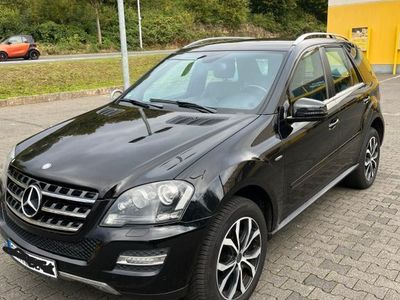Schwarz Gebraucht 2011 Mercedes ML350 Edition SUV | 15.500 € (Etwas zu teuer)