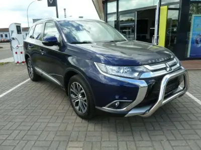 Begagnad Mitsubishi Outlander Plus 150 HK (110 kW) 2017 Blå SUV