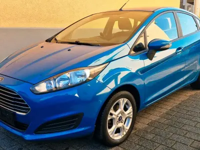 Gebraucht Ford Fiesta 65 PS (47 kW) 2014 Blau Kleinwagen
