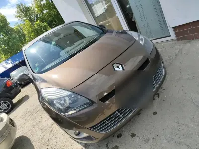 Gebraucht Renault Scénic III 140 PS (102 kW) 2011 Braun Van / Kleinbus