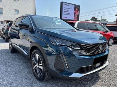 Blau Gebraucht 2022 Peugeot 5008 Allure Van / Kleinbus | 19.979 € (Fairer Preis)