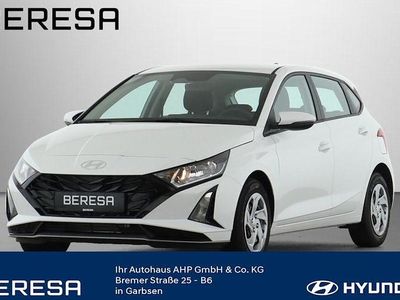 Neu Hyundai i20 Select 101 PS (74 kW) 2025 Atlas white Limousine