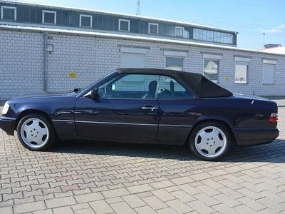 Second-hand Mercedes E200 Edition 136 CP (100 kW) 1997 Mov Cabrio