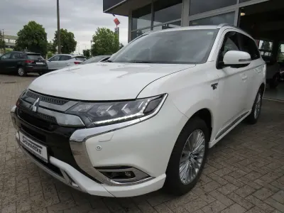 Gebraucht Mitsubishi Outlander P-HEV Edition 135 PS (99 kW) 2018 Andenweiss (s) SUV
