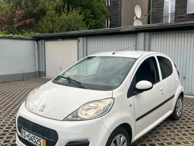 Gebraucht Peugeot 107 56 PS (41 kW) 2014 Weiß Kleinwagen