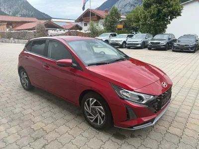 Neu Hyundai i20 90 PS (66 kW) 2026 Rot Kleinwagen