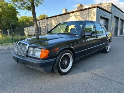 Usata Mercedes 190 132 CV (97 kW) 1987 Grigio Berlina