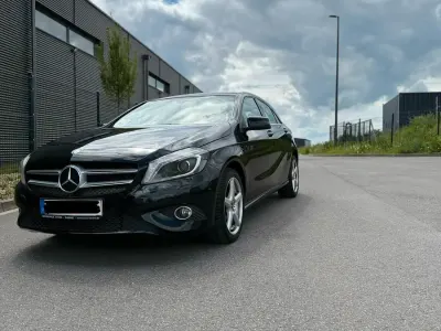 Gebraucht Mercedes A180 122 PS (89 kW) 2013 Schwarz Kleinwagen