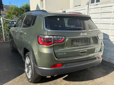 Gebraucht Jeep Compass Limited 170 PS (125 kW) 2019 Grün SUV