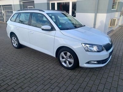 Weiß Gebraucht 2015 Skoda Fabia Ambition Kombi | 8.490 € (Fairer Preis)