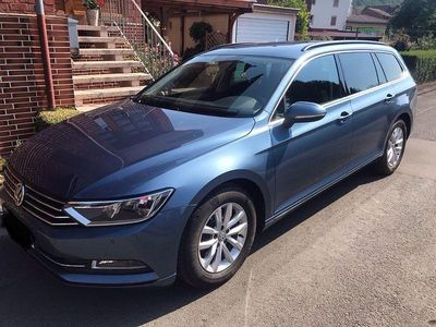 Gebraucht VW Passat Comfortline 150 PS (110 kW) 2015 Blau Kombi