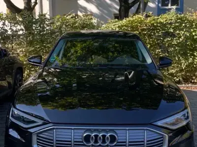 Second-hand Audi e-tron Advanced 230 kW (313 CP) 2021 Negru SUV