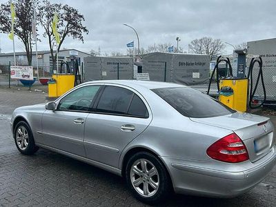Second-hand Mercedes E240 177 CP (130 kW) 2002 Argintiu Berlinǎ