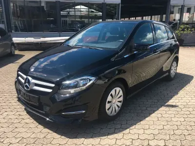 Gebraucht Mercedes B180 Style 122 PS (89 kW) 2015 Schwarz Kleinwagen