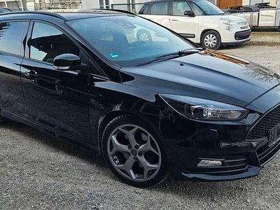 Iridiumschwarz metallic Gebraucht 2017 Ford Focus ST Kombi | 9.800 € (Superpreis)