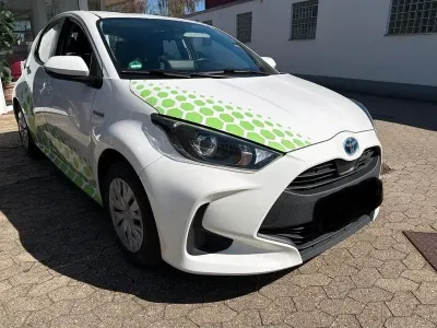 Gebraucht Toyota Yaris Hybrid Comfort 116 PS (85 kW) 2021 Weiß Limousine