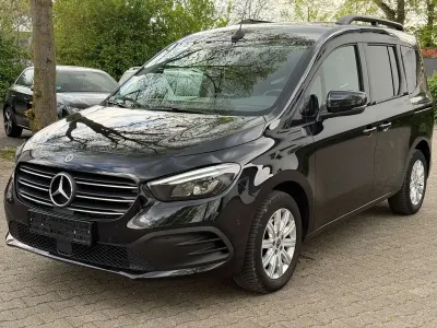 Gebraucht Mercedes T180 116 PS (85 kW) 2023 Loparitschwarz metallic Van / Kleinbus