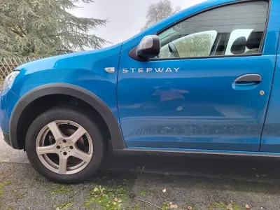 Gebraucht Dacia Sandero Stepway 90 PS (66 kW) 2016 Blau Limousine