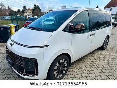 Second-hand Hyundai Staria Signature 177 CP (130 kW) 2021 Alb Monovolum