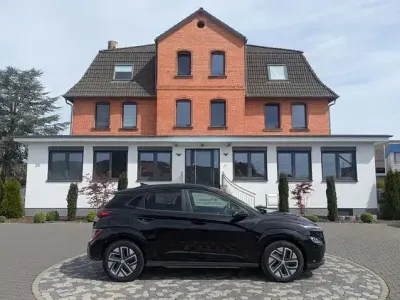 Gebraucht Hyundai Kona Trend 100 kW (136 PS) 2022 Schwarz SUV