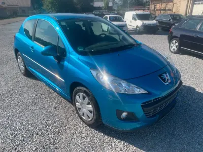 Gebraucht Peugeot 207 Tendance 95 PS (69 kW) 2011 Blau Limousine