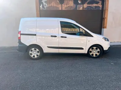 Gebraucht Ford Courier 75 PS (55 kW) 2018 Weiß Van / Kleinbus