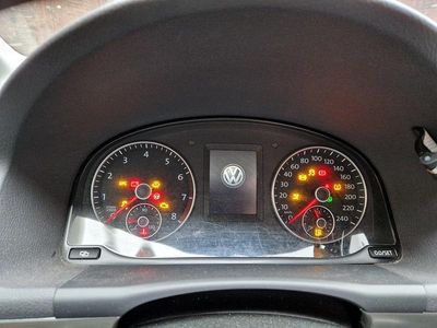 Schwarz Gebraucht 2010 VW Touran Van / Kleinbus | 6.300 €