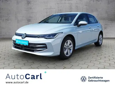 Gebraucht VW Golf VIII Life 116 PS (85 kW) 2025 Crystal ice blue metallic Limousine