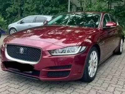 Gebraucht Jaguar XE Portfolio 179 PS (131 kW) 2018 Rot Limousine
