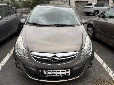 Gebraucht Opel Corsa Color Edition 86 PS (63 kW) 2012 Braun Kleinwagen