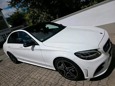 Gebraucht Mercedes C220 AMG 194 PS (142 kW) 2019 Weiß Limousine
