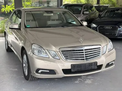 Gebraucht Mercedes E350 292 PS (214 kW) 2009 Beige Limousine