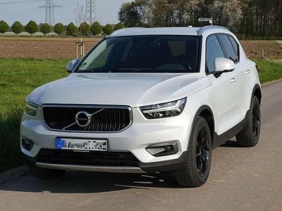 Usado Volvo XC40 Momentum 163 HP (119 kW) 2021 Prateado SUV
