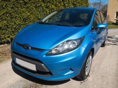 Używany Ford Fiesta Trend 82 KM (60 kW) 2012 Niebieski Sedan/Limuzyna
