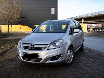 Silber Gebraucht 2011 Opel Zafira Innovation Van / Kleinbus | 5.900 € (Fairer Preis)