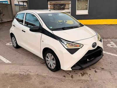 Second-hand Toyota Aygo 72 CP (52 kW) 2019 Alb Hatchback