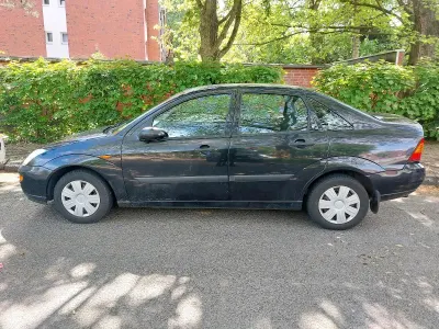 Używany Ford Focus 101 KM (74 kW) 1999 Czarny Sedan/Limuzyna