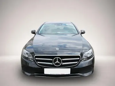 Gebraucht Mercedes E220 Avantgarde 194 PS (142 kW) 2020 Manufacturer Limousine