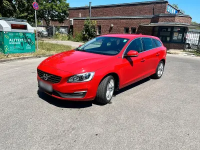 Gebraucht Volvo V60 Momentum 288 PS (211 kW) 2018 Rot Kombi