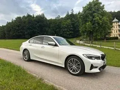 Gebraucht BMW 330e Sport Line 292 PS (214 kW) 2019 Weiß Limousine