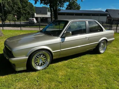 Gebraucht BMW 325 200 PS (147 kW) 1988 Gold Coupé