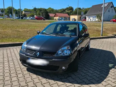 Gebraucht Renault Clio II 98 PS (72 kW) 2004 Schwarz Kleinwagen