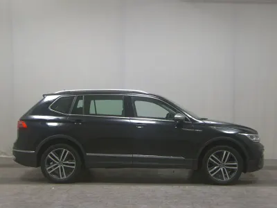 Gebraucht VW Tiguan Allspace Elegance 245 PS (180 kW) 2023 Schwarz SUV